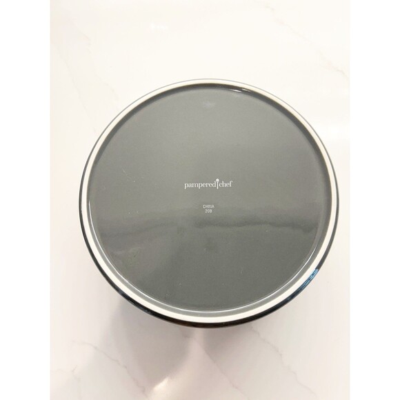 Pampered Chef 8” Quick Cooker Ceramic Pot #100043 with Silicone Lid New - Picture 4 of 4